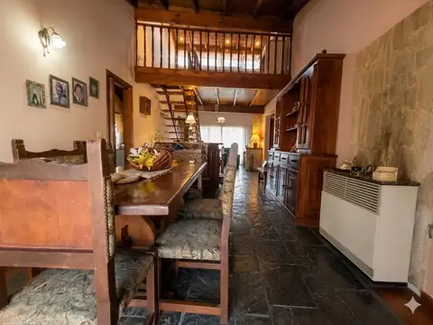 CASA 6 AMB,IDEAL 2 FAMILIAS C/QUINCHO/TERRAZ-LANUS