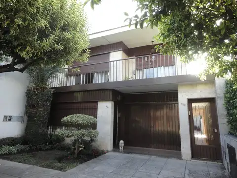 PH  TIPO CASA EN VENTA EN HAEDO AL FRENTE DE 4 AMBIENTES