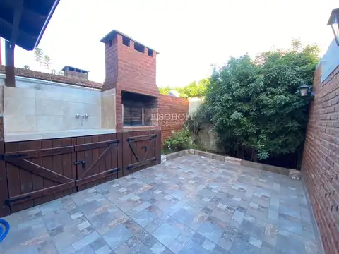 EXCELENTE TRIPLEX, TODOS LOS SERVICIOS, A METROS DE LA AV 3