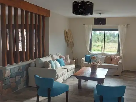 Casa 8 ambientes con 6 baños