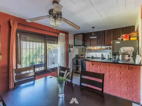 Casa 5 ambientes con 2 baños