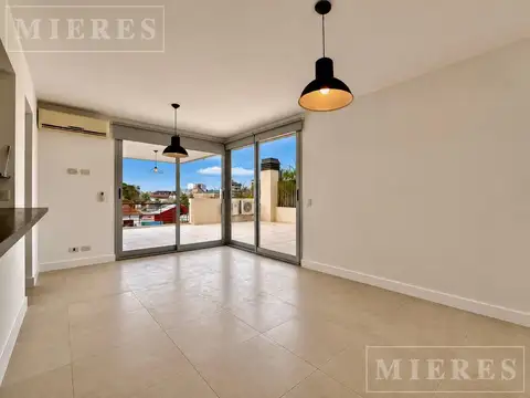 Departamento en Alquiler en Tigre con gran terraza!!