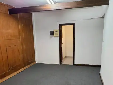Teniente General Juan Domingo Perón 1500, Piso 1
