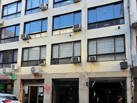 OFICINA DE 1 AMBIENTE DIVISIBLE AL FRENTE