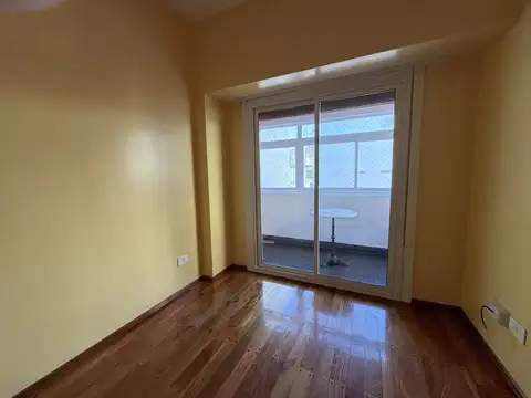 3 ambientes con dependencia con balcon