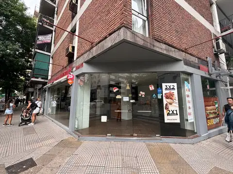 Local comercial doble frente en zona de mucha demanda