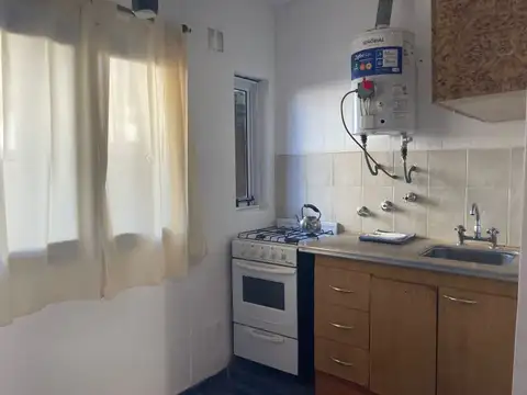 DEPARTAMENTO 2 AMBIENTES (Apto 4 Personas ) PISO :1 UF2,por escalera ,gas envasado