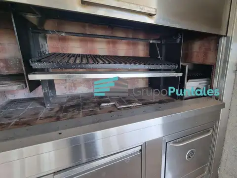Excelente Casa en Barrio Lagos de Canning con 4 dormitorios y gran piscina sobre lote de 1018 m2