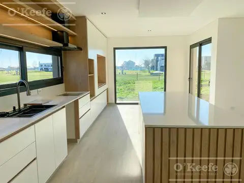 Casa 5 ambientes con 2 baños