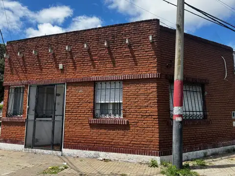CASA EN VENTA 2 DORMITORIOS ZONA SUR A RECICLAR