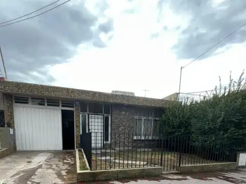 VENTA CASA CALlE INDEP. LAS HERAS 3 HABITACIONES