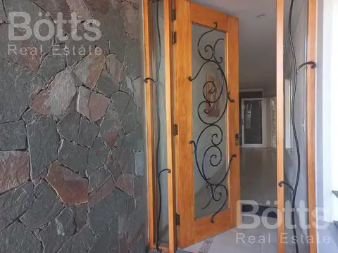 2 ambientes balcon, cochera y baulera, x escal Acepta permuta M Del Plata