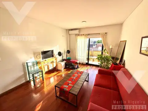 Departamento en VENTA con balcón y terraza propia. Freire y Congreso.
