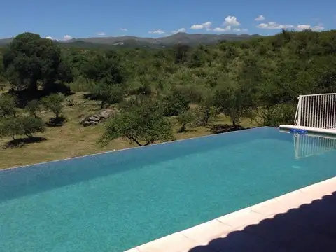 Casa en Venta en La Falda del Carmen, USD 450.000