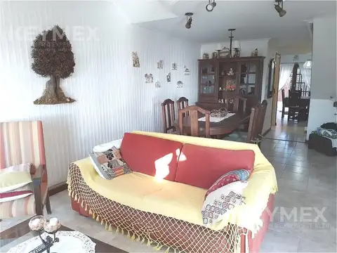 Depto Tipo Casa 4 ambientes con 2 baños