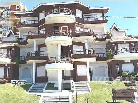 Triplex con cochera frente al mar