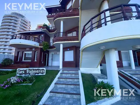 Triplex con cochera frente al mar