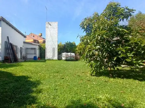 CASA EN VENTA EN 488 Y 15 BIS, GONNET.