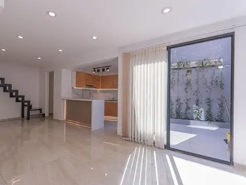 CASA 2 PISOS A ESTRENAR 2 DORMIS  2 BAÑOS Y PATIO