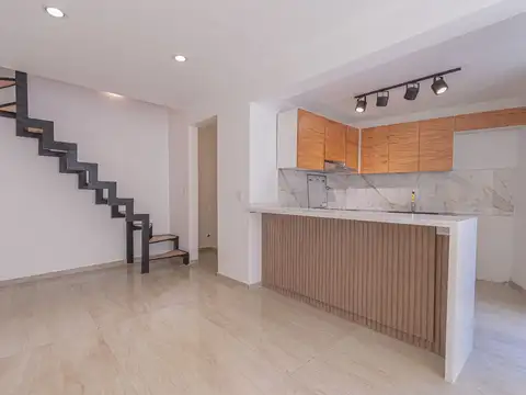 CASA 2 PISOS A ESTRENAR 2 DORMIS  2 BAÑOS Y PATIO