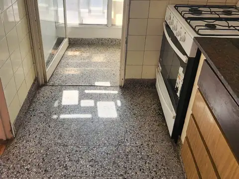 CENTRICO DEPARTAMENTO A 50 MTS. DE LA PLAZA - $ 500.000 -