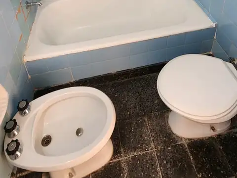 CENTRICO DEPARTAMENTO A 50 MTS. DE LA PLAZA - $ 500.000 -