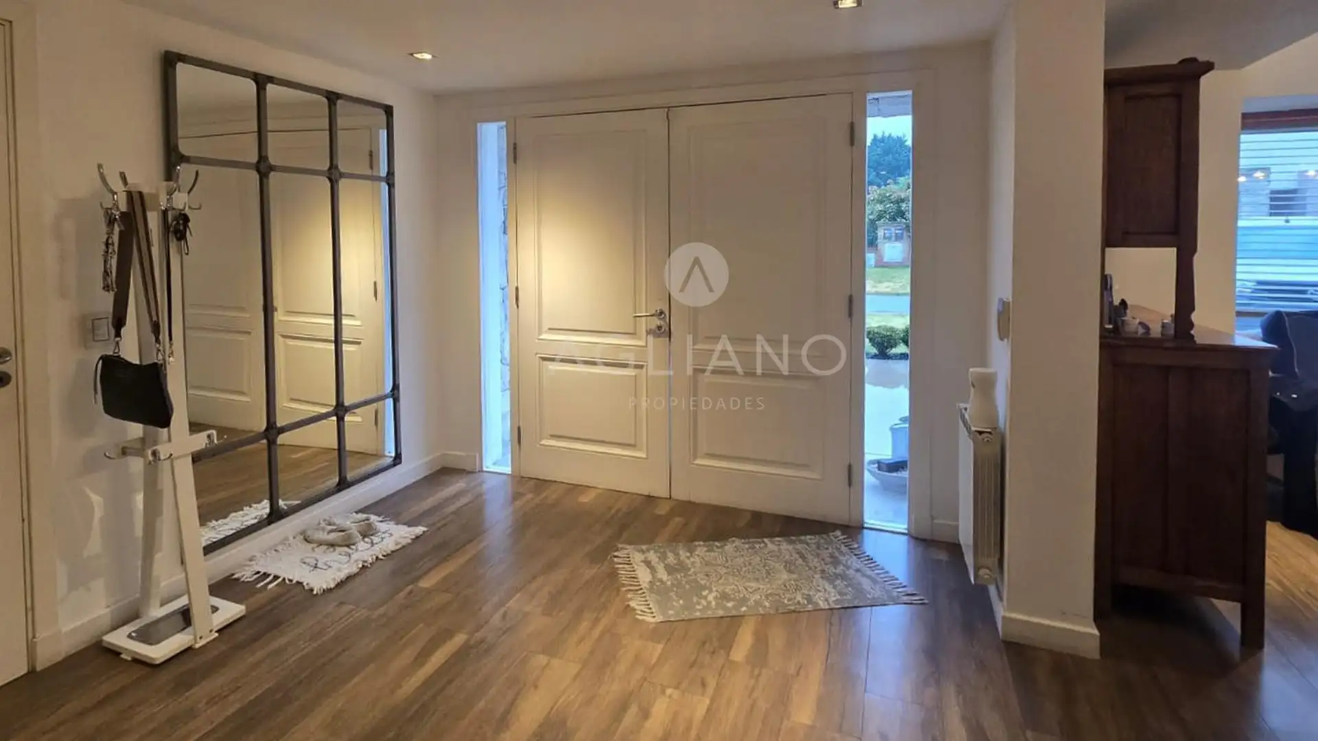 Venta Casa Rumenco 5 ambientes. Sobre 2 lotes. Piscina.