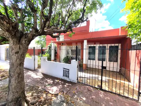 SÓLIDA CASA TIPO AMERICANA EN ITUZAINGÓ NORTE! APTA CREDITO BANCARIO!
