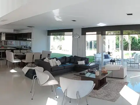 Casa 5 ambientes con 5 baños