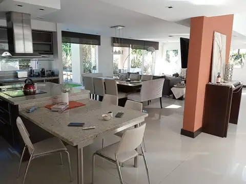 Casa en venta - Barrio Cerrado Terravista - General Rodriguez - 4 dormitorios - Jardín y pileta