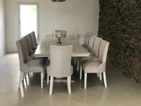 Casa 7 ambientes con 5 baños