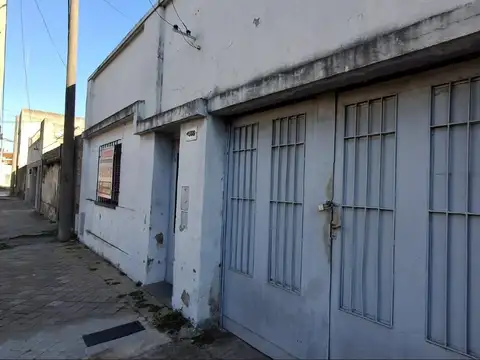 Casa en venta a reciclar 2 dorm Barrio Ludueña Rosario