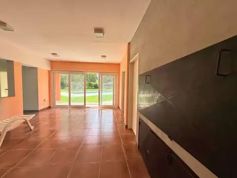 Casa 6 ambientes con 4 baños