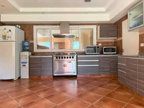 Av. Juan Pablo II 1600