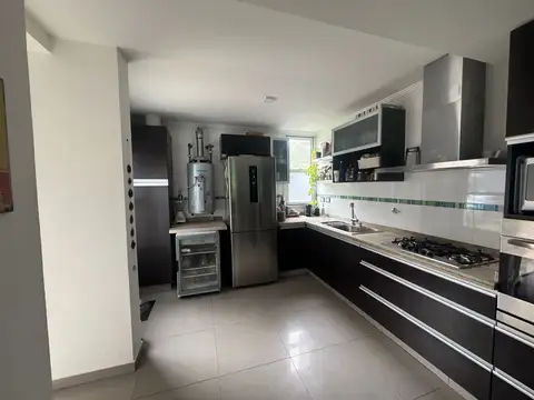VENTA CASA 4 AMB CON PILETA EL CARMENCITO