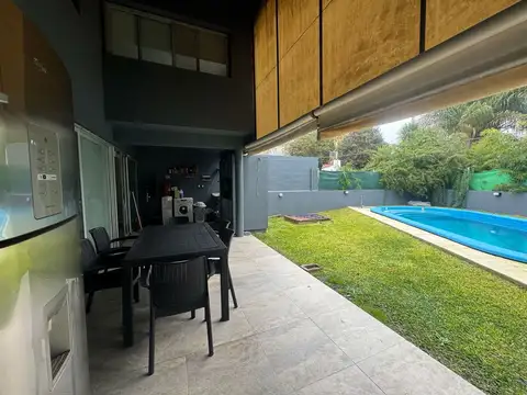 VENTA CASA 4 AMB CON PILETA EL CARMENCITO