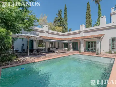 Casa 6 ambientes con 4 baños