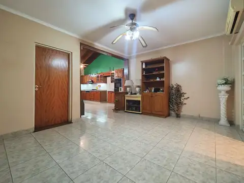 Casa 5 ambientes con 3 baños