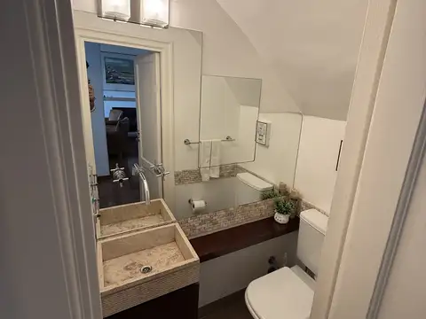 Casa 6 ambientes con 4 baños