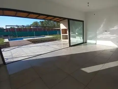 Casa 4 ambientes con 3 baños