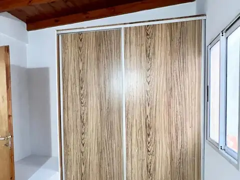 ALQUILER DE TRIPLEX CON PATIO  EN COMPLEJO