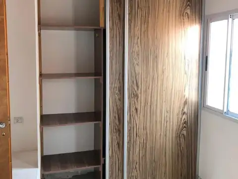 ALQUILER DE TRIPLEX CON PATIO  EN COMPLEJO