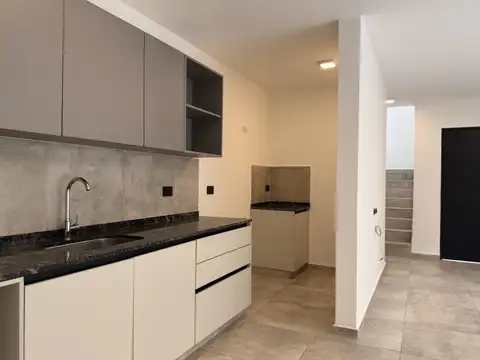 Depto Tipo Casa en Alquiler con 2 cocheras