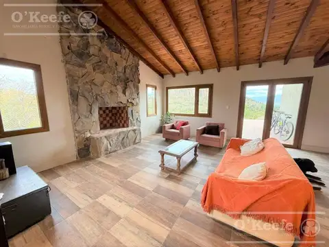 Casa en Alquiler con 2 cocheras