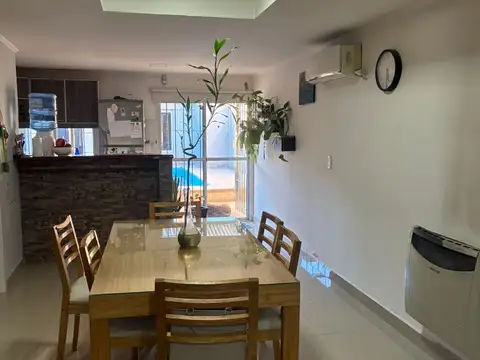 Casa 6 ambientes con 2 baños