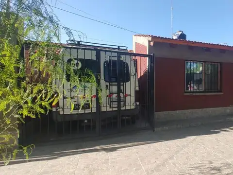 Casa en Venta con 2 cocheras