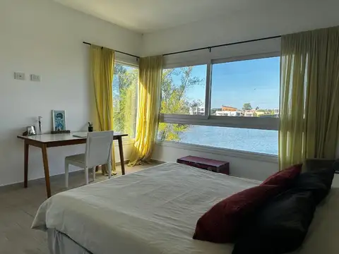 Casa 5 ambientes con 4 baños