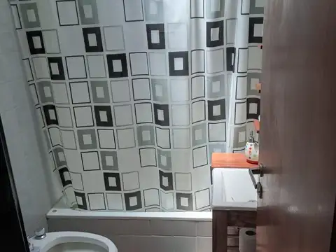 Dpto PH al Frente de Dos dormitorioa, cocina integrada,patio