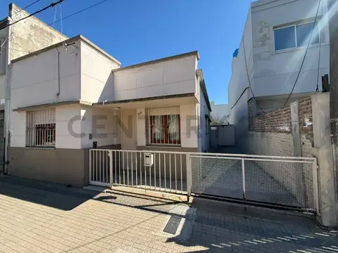 37 y 24 - Casa en venta de 2 dormitorios - La Plata, Barrio La Loma
