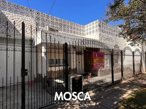 Dueño vende casa en Moreno